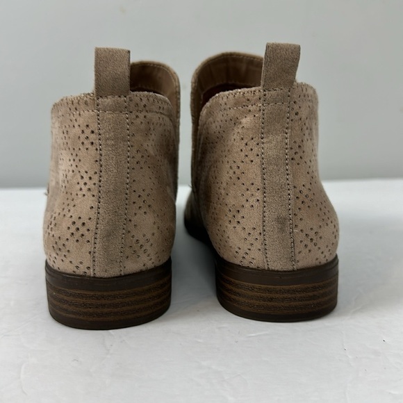 Sofft Gayle Perforated Booties in Aubergine Sz 7 - Picture 8 of 14